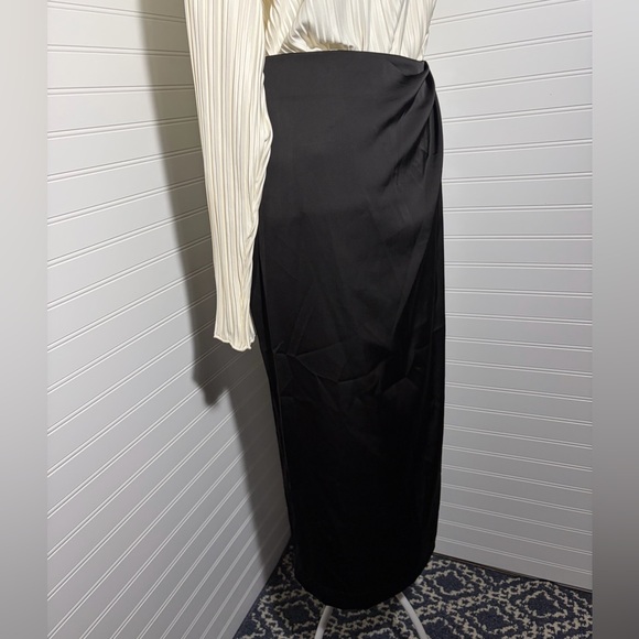 Donna Karan Black Midi Skirt - Picture 3 of 5